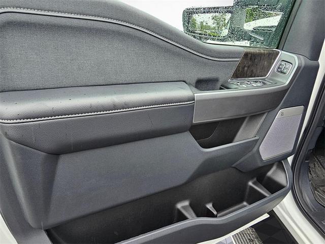 Photo of 2025 White Metallic Ford F-350