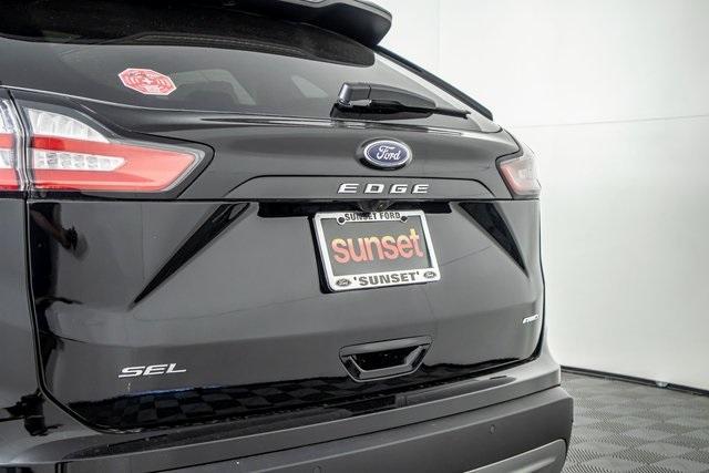 Photo of 2024 Agate Black Metallic Ford Edge