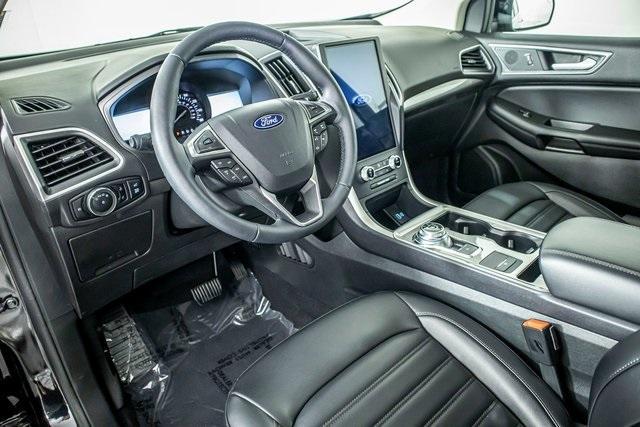 Photo of 2024 Agate Black Metallic Ford Edge