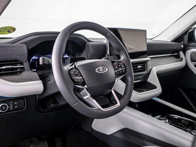 Photo of 2025 White Metallic Ford Explorer