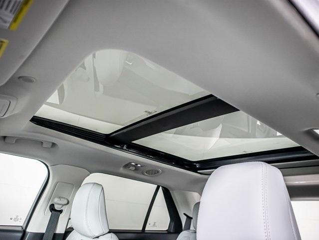 Photo of 2025 White Metallic Ford Explorer