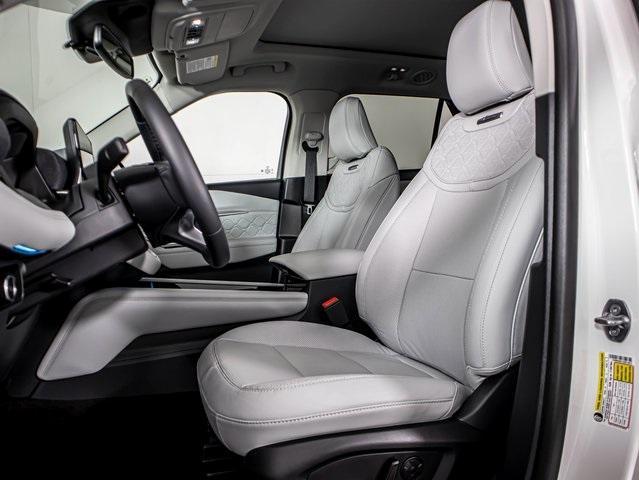 Photo of 2025 White Metallic Ford Explorer