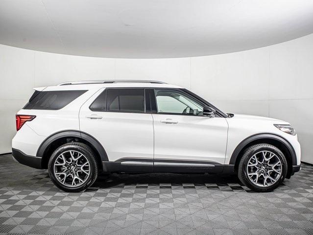 Photo of 2025 White Metallic Ford Explorer