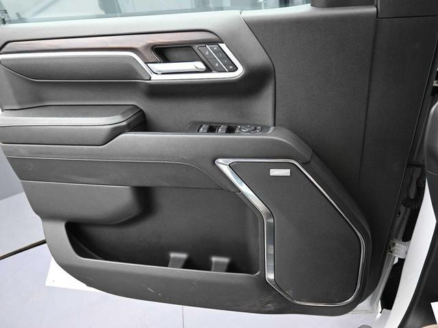 Photo of 2023 Summit White GMC Sierra 1500