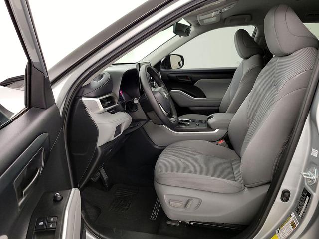 Photo of 2022 Silver Toyota Highlander