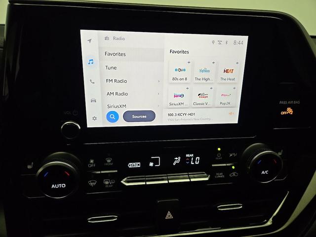 Photo of 2023 White Toyota Highlander