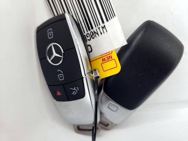 Photo of 2022 Black Mercedes-Benz GLC 300