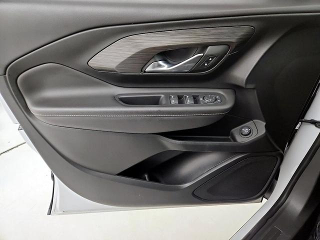 Photo of 2022 White GMC Terrain