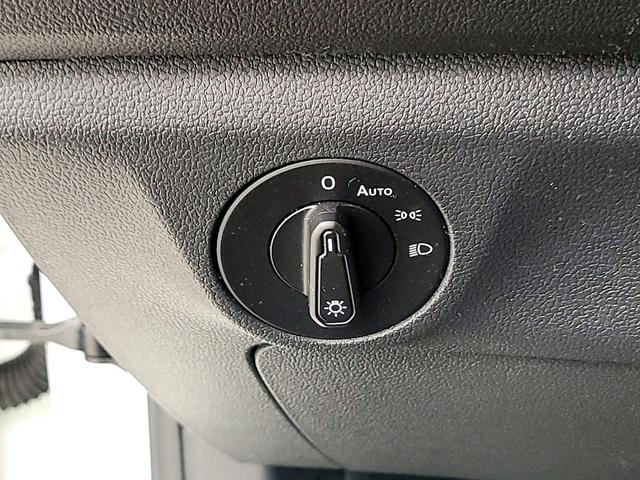 Photo of 2019 White Volkswagen Jetta