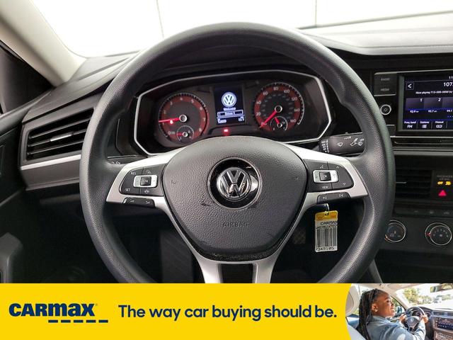 Photo of 2019 White Volkswagen Jetta