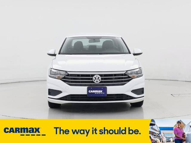 Photo of 2019 White Volkswagen Jetta