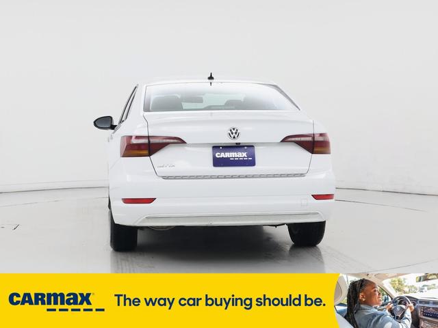 Photo of 2019 White Volkswagen Jetta
