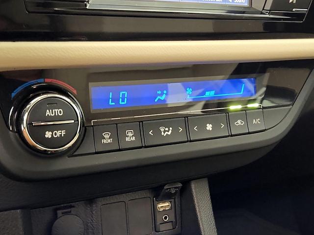 Photo of 2015 White Toyota Corolla