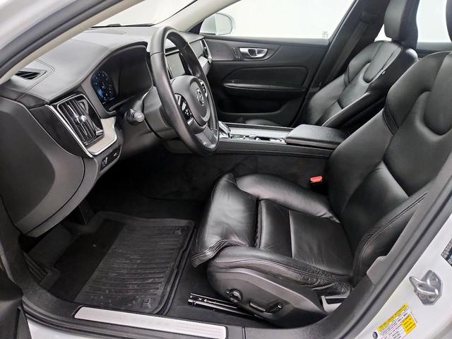 Photo of 2022 Pearl Volvo S60