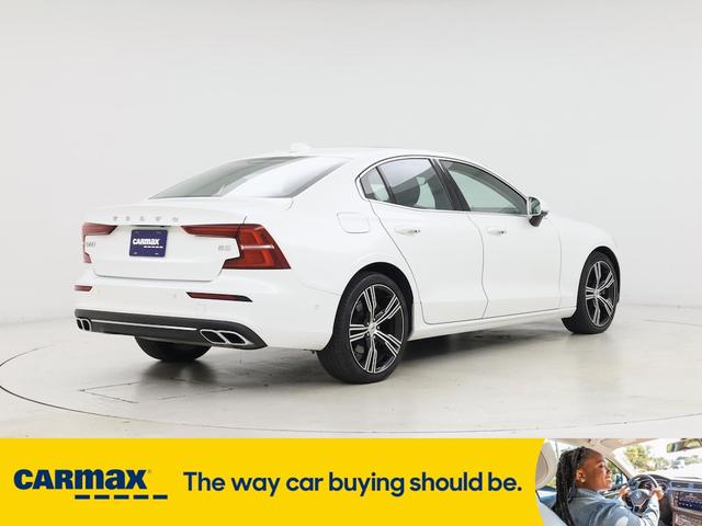 Photo of 2022 Pearl Volvo S60