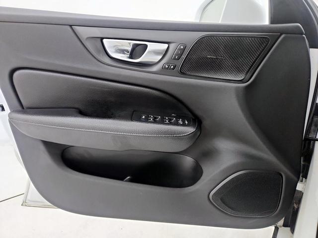 Photo of 2022 Pearl Volvo S60