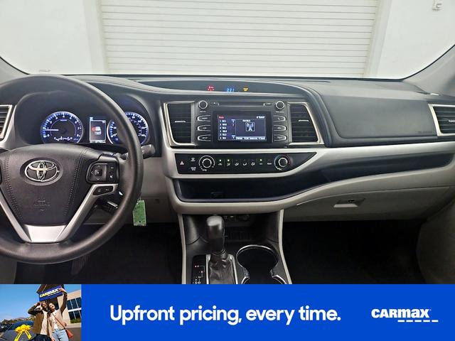 Photo of 2019 Blue Toyota Highlander