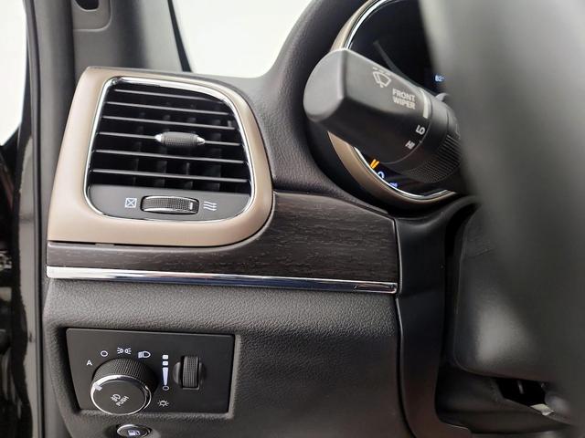 Photo of 2015 Black Jeep Grand Cherokee