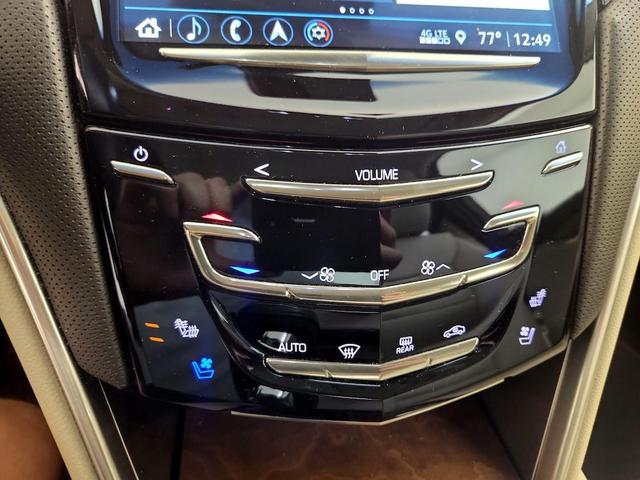 Photo of 2019 White Cadillac XTS