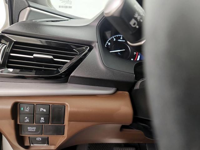 Photo of 2021 White Acura RDX