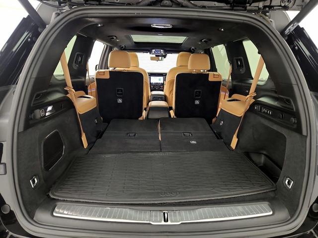 Photo of 2021 Black Jeep Grand Cherokee L