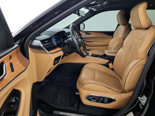 Photo of 2021 Black Jeep Grand Cherokee L