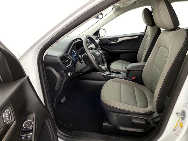 Photo of 2022 White Ford Escape