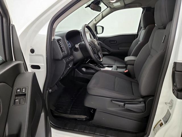 Photo of 2024 White Nissan Frontier