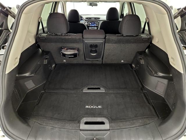 Photo of 2018 White Nissan Rogue