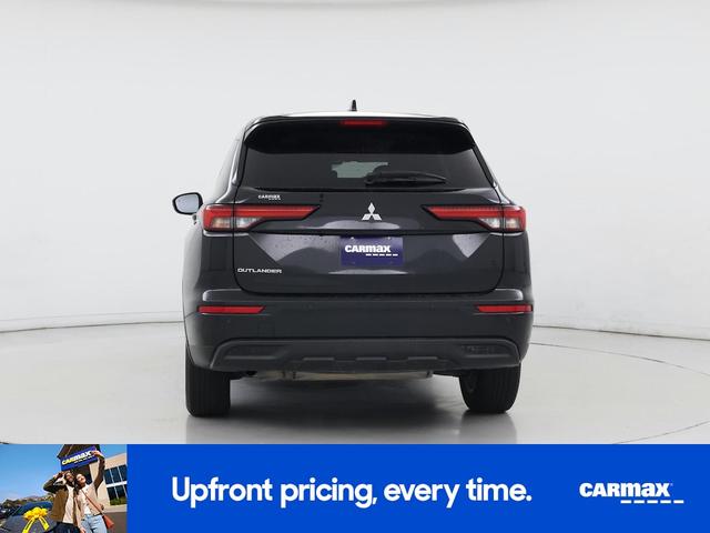 Photo of 2023 Black Mitsubishi Outlander