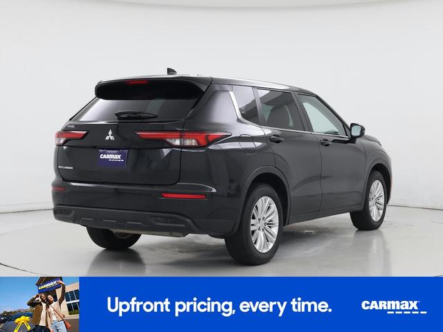 Photo of 2023 Black Mitsubishi Outlander