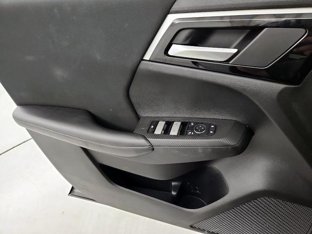 Photo of 2023 Black Mitsubishi Outlander