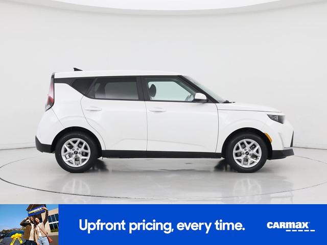 Photo of 2023 White Kia Soul