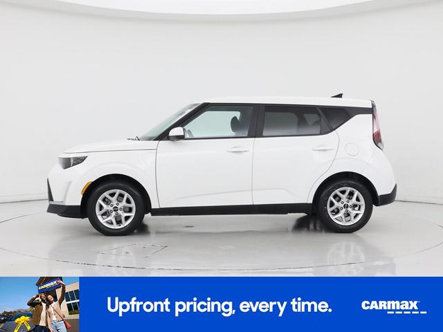 Photo of 2023 White Kia Soul