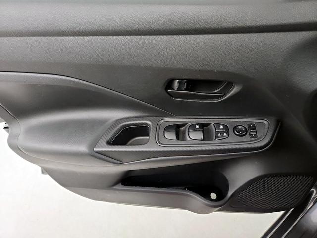 Photo of 2021 Gray Nissan Versa