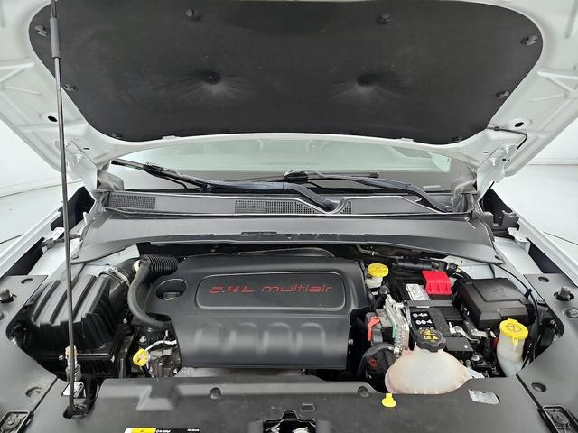 Photo of 2022 White Jeep Compass