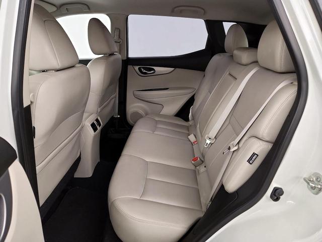 Photo of 2020 White Nissan Rogue Sport