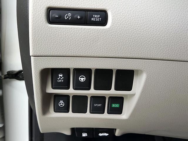 Photo of 2020 White Nissan Rogue Sport