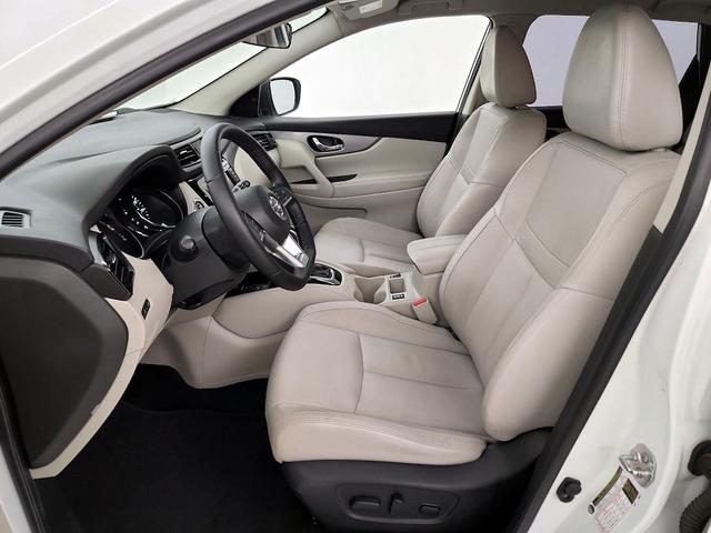 Photo of 2020 White Nissan Rogue Sport