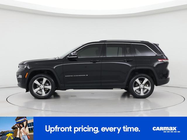 Photo of 2022 Black Jeep Grand Cherokee