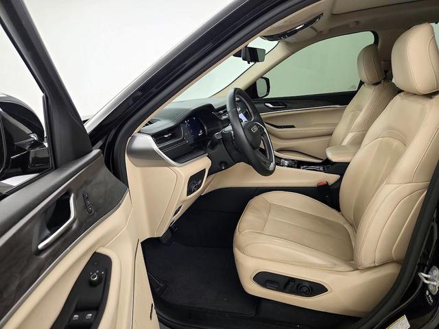 Photo of 2022 Black Jeep Grand Cherokee