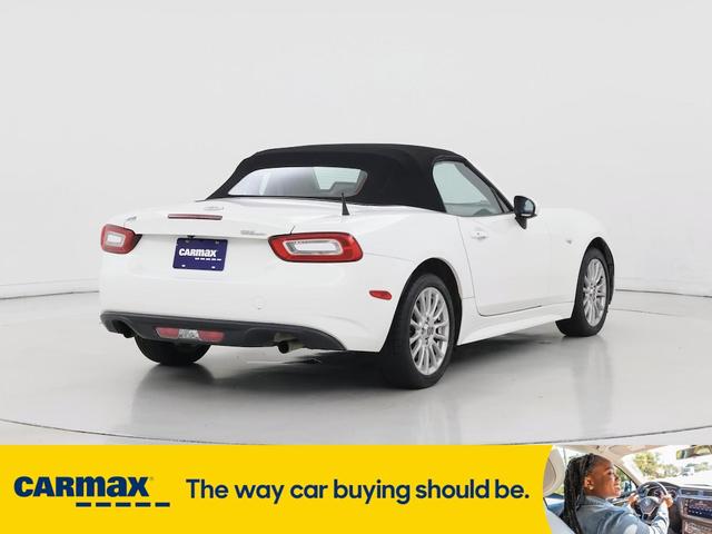 Photo of 2017 White FIAT 124 Spider