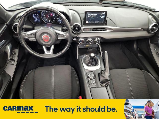Photo of 2017 White FIAT 124 Spider