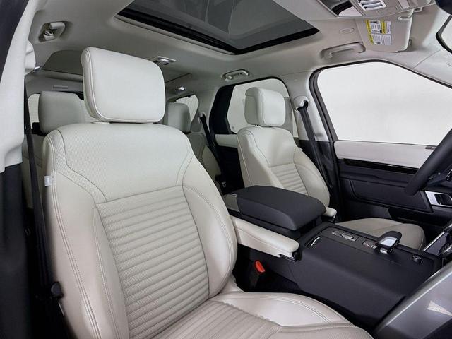 Photo of 2025 Eiger Grey Land Rover Discovery