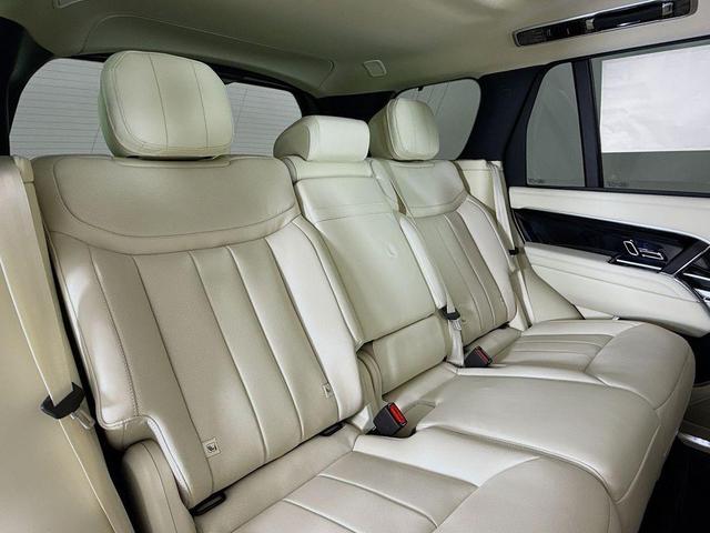 Photo of 2025 Fuji White Land Rover Range Rover