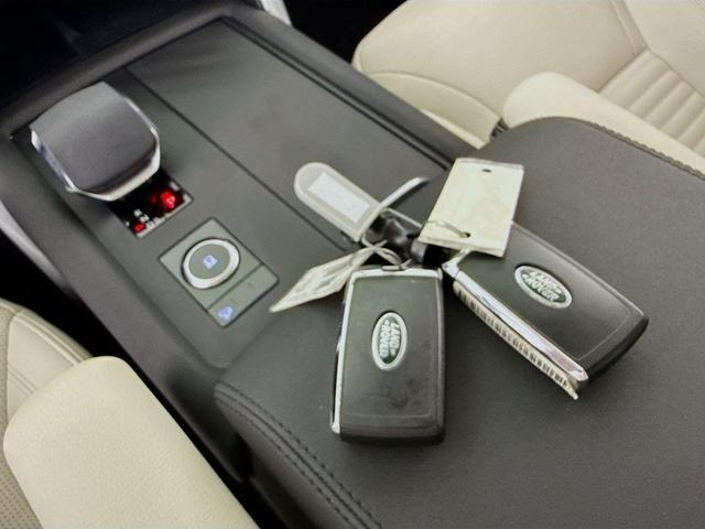 Photo of 2024 Santorini Black Land Rover Discovery