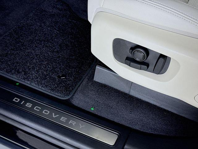 Photo of 2024 Santorini Black Land Rover Discovery