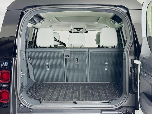 Photo of 2025 Fuji White Land Rover Defender