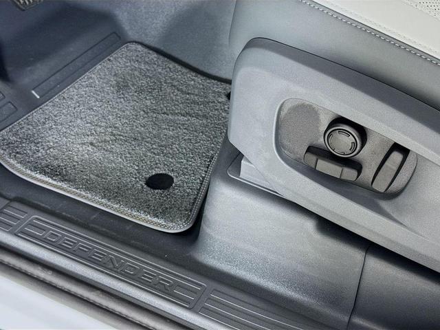 Photo of 2025 Fuji White Land Rover Defender