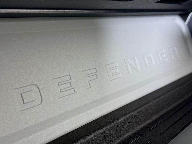 Photo of 2025 Fuji White Land Rover Defender